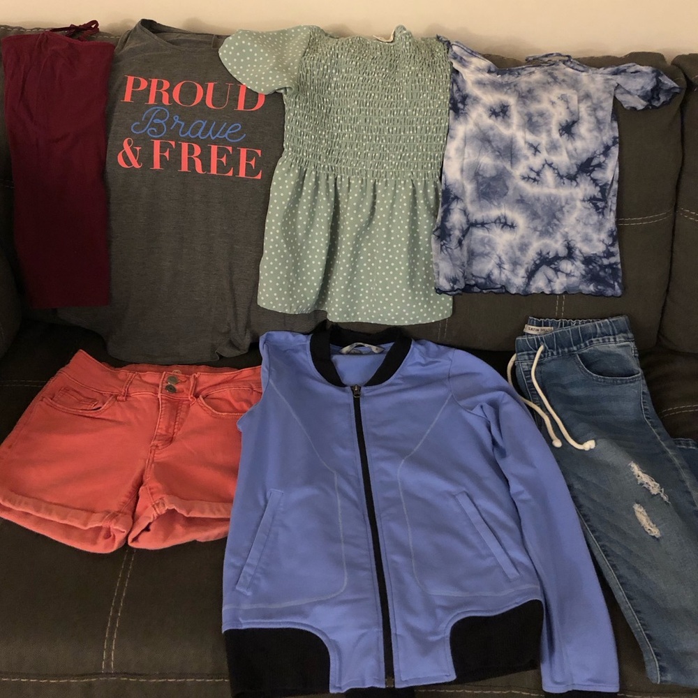 Bunch of used clothes (Size S Juniors)